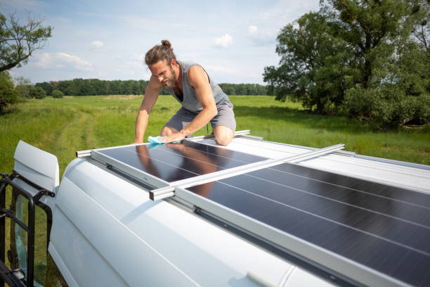 Panneaux solaires caravane : fonctionnement, avantages, prix