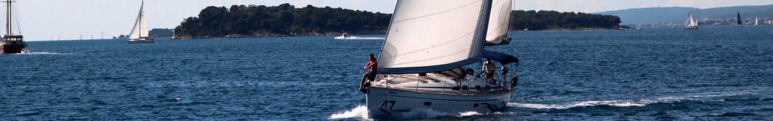 Bateau panneaux solaires